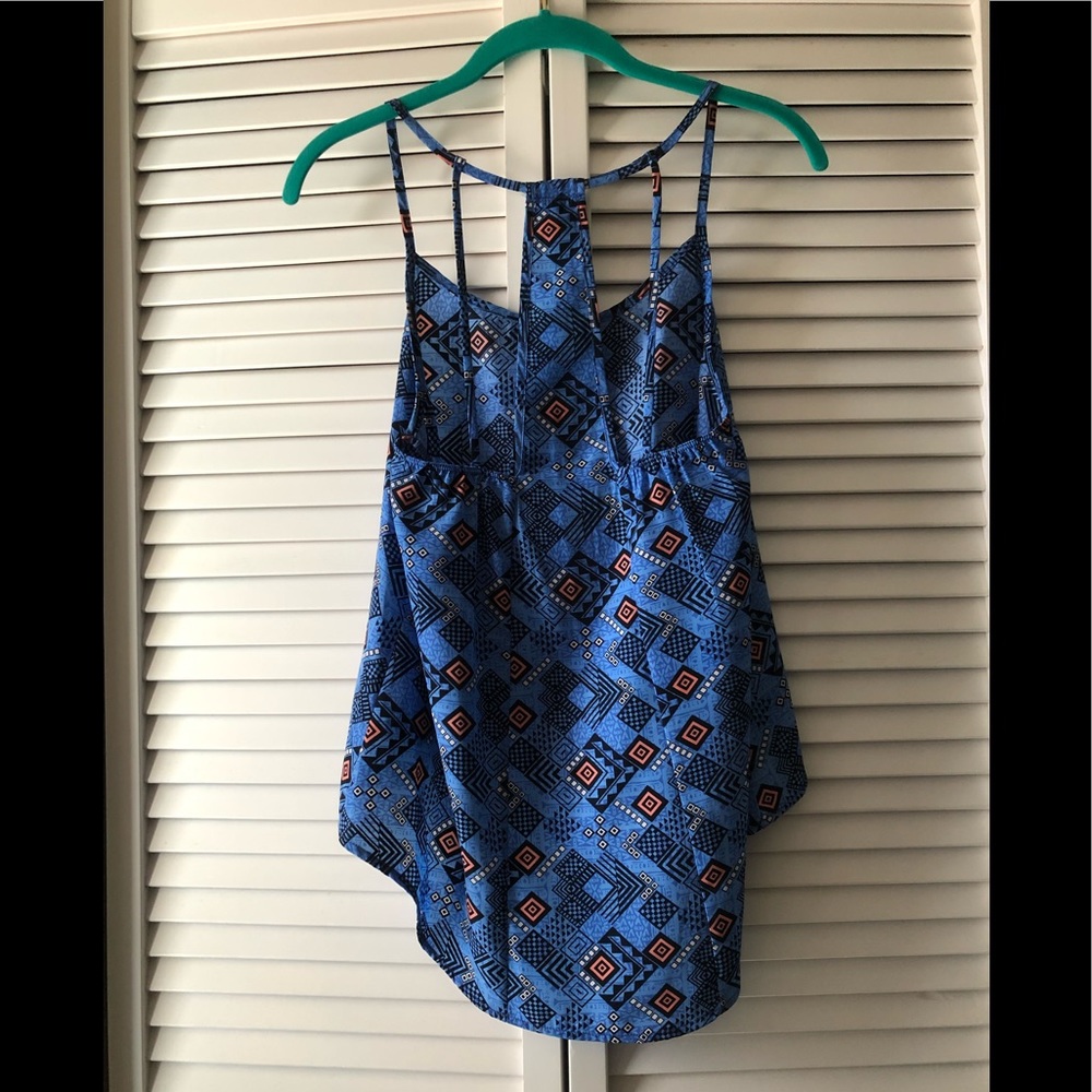 Geometric High-Low Tank Top - Picture 6 of 8